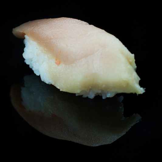 F2. White Tuna Sushi (6 pcs)