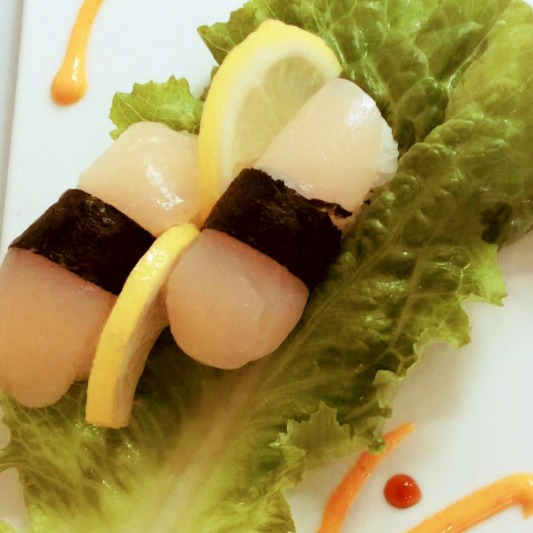 F8. Scallop Sushi (6 pcs)
