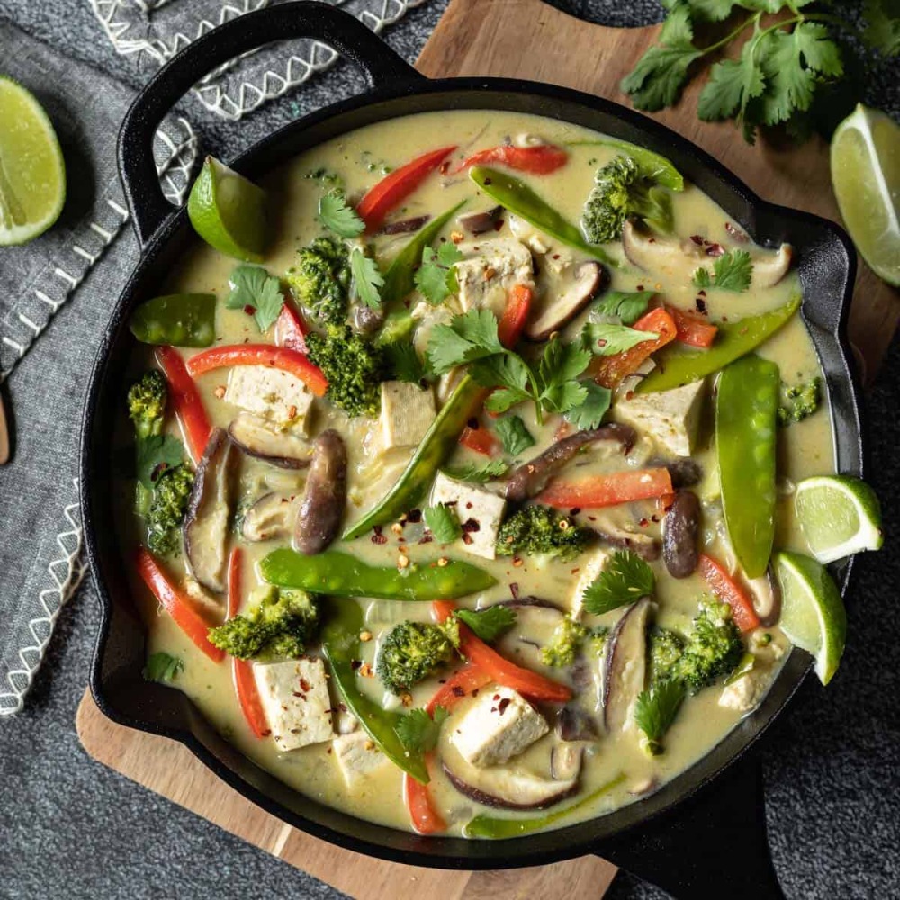 68. Stir-Fried Vegetable Tofu in Green Curry Sauce (Thai Style)